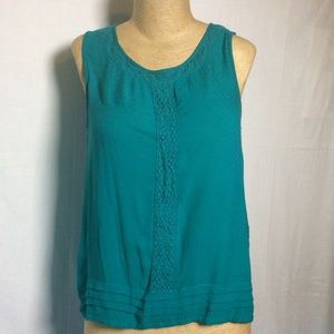 Under Skies Green Lace Sleeveless Top